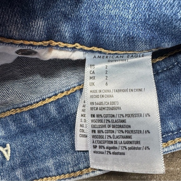 American Eagle Blue Distressed Jean Shorts Raw Hem size 2 - Picture 7 of 10